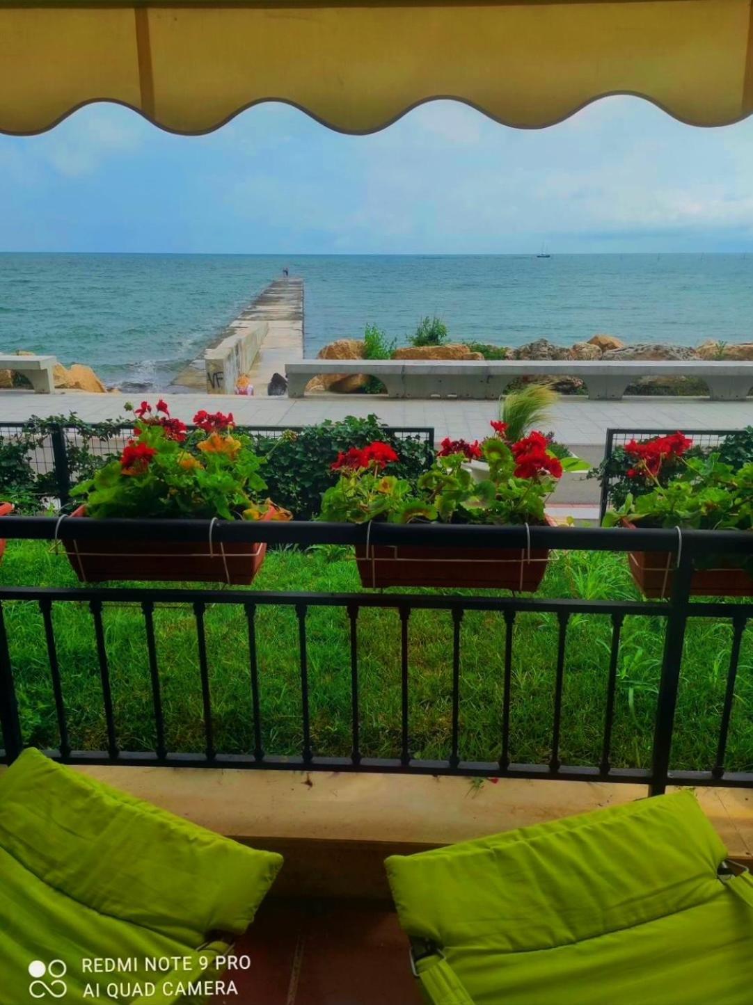 Poemia- Sea View, Free Parking, Complex Carpe Diem * Balchik